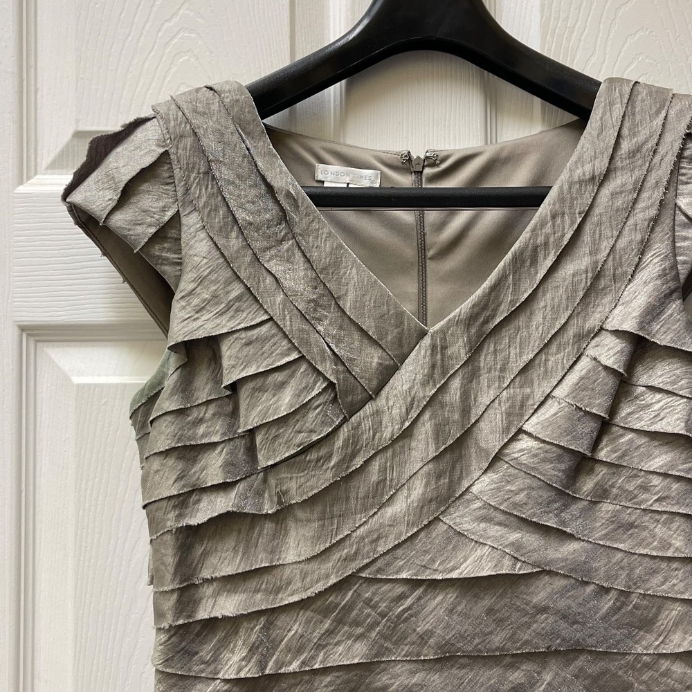 London Times Womens Sz 12 Cap Sleeve Layered Rayon Blend Metallic Dress Festive‎